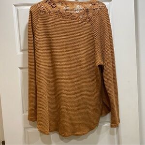 Three birds nest top